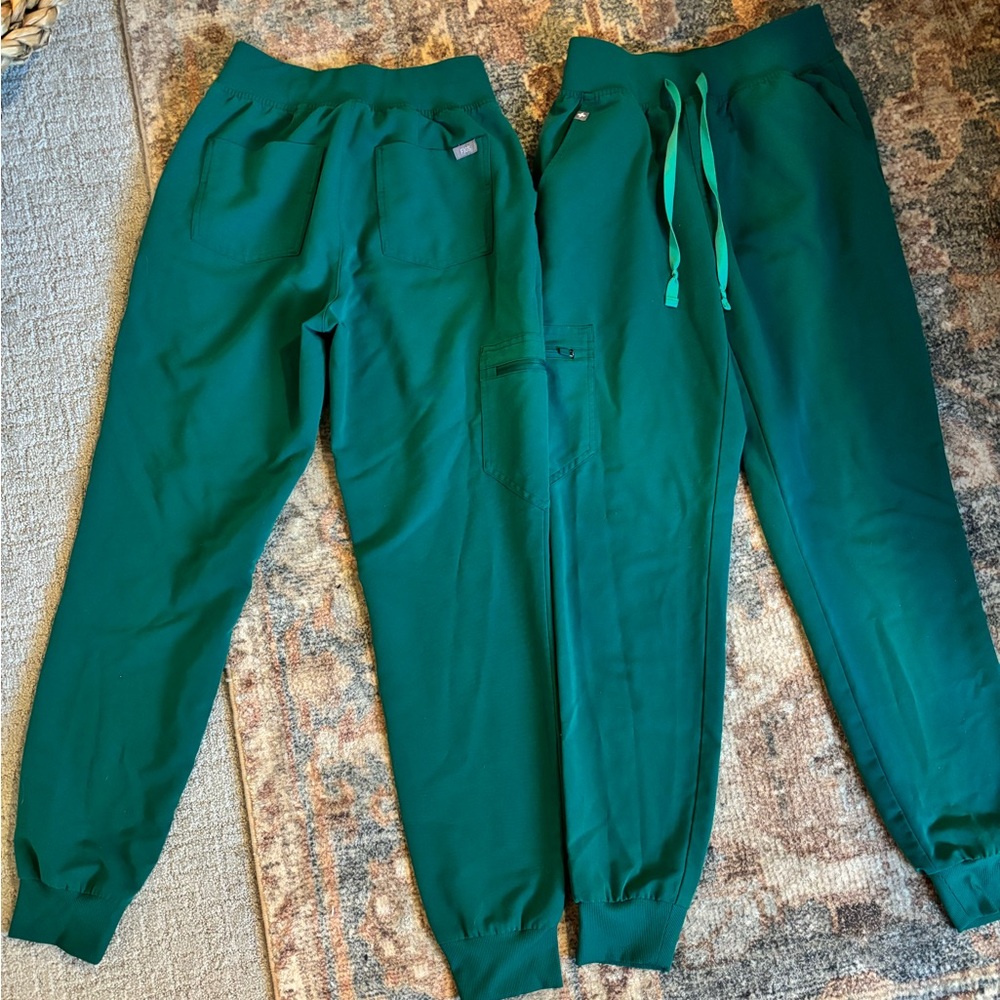 FIGS women’s joggers scrub pants Hunter Green set of two . Size xsmall